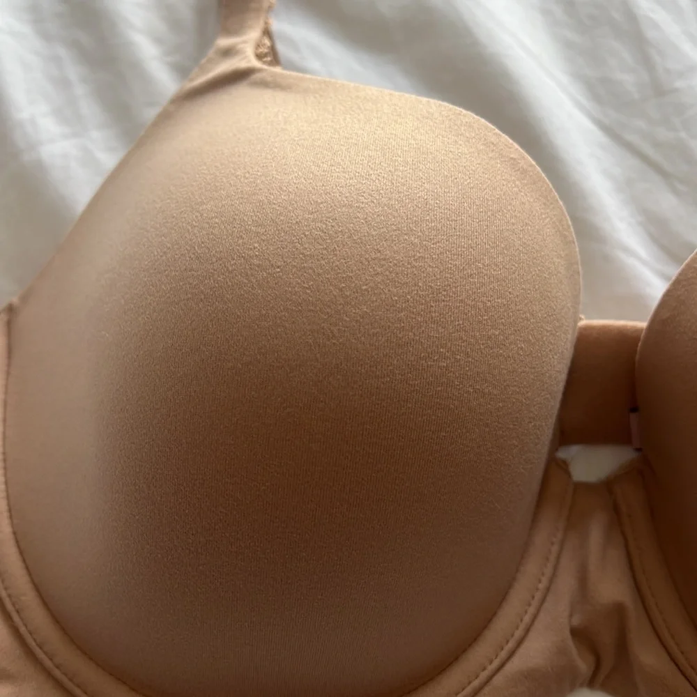NWOT Victorias Secret body by Victoria lined semi nude bra - Picture 2 of 5
